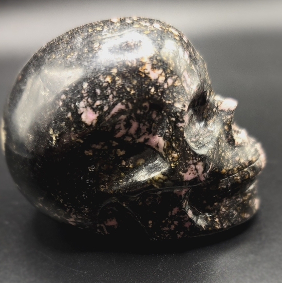 Rhodonite Skull - Picture 3 of 6